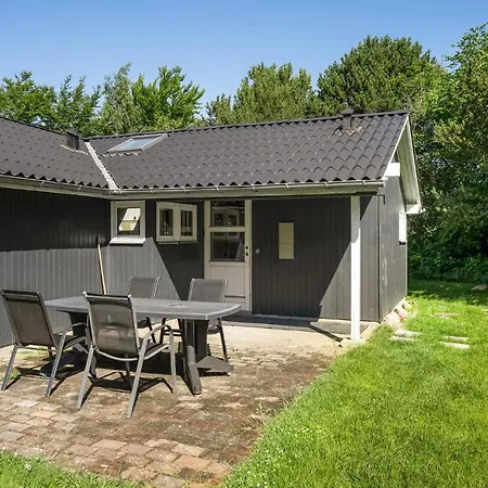 Amazing Home In Humble With Sauna * Nordenbro Vesteregn